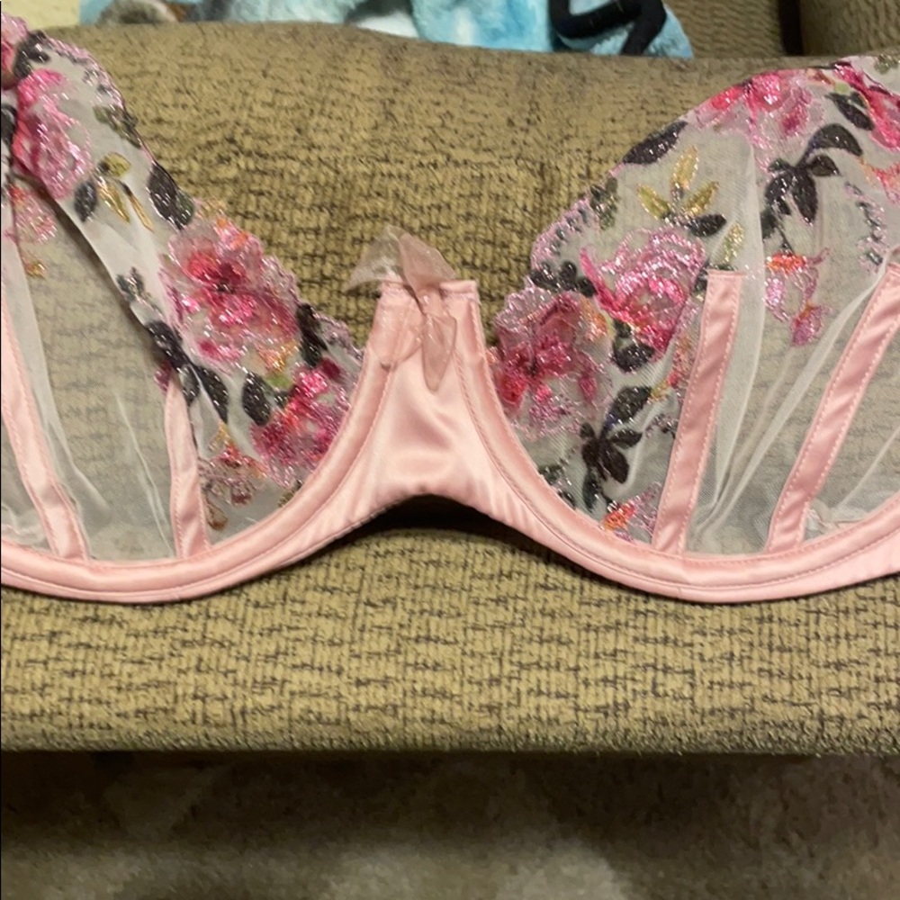 Victoria’s Secret for love and lemons bra